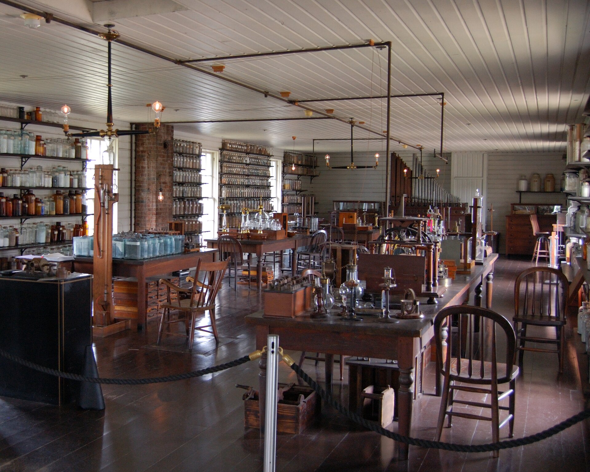 Laboratorium Thomasa Edisona w Menlo Park Źródło: Andrew Balet, Laboratorium Thomasa Edisona w Menlo Park, 2006, licencja: CC BY-SA 2.5.