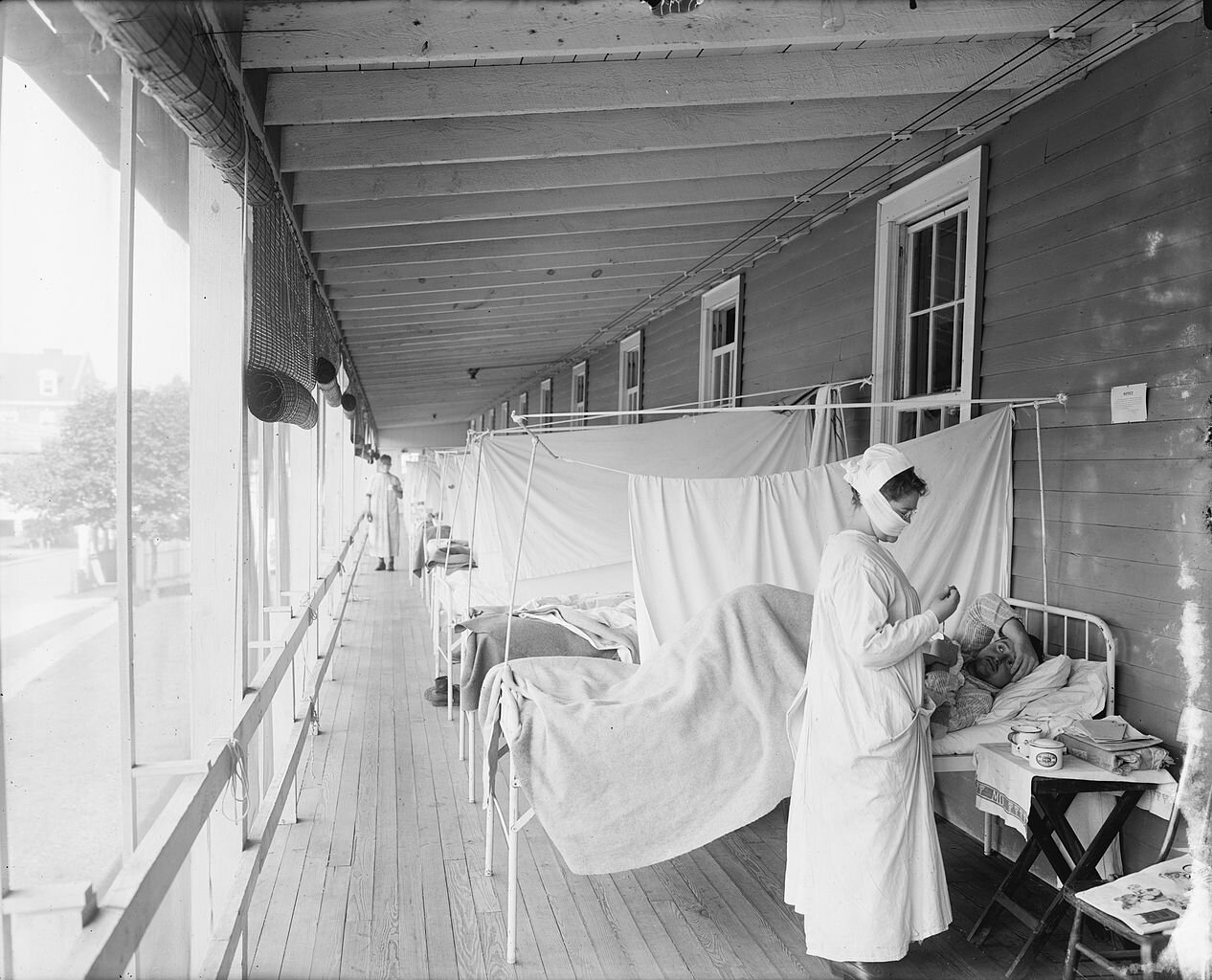 Epidemia grypy hiszpanki Źródło: Harris & Ewing photographers, Epidemia grypy hiszpanki, 1918 - 1919, domena publiczna.