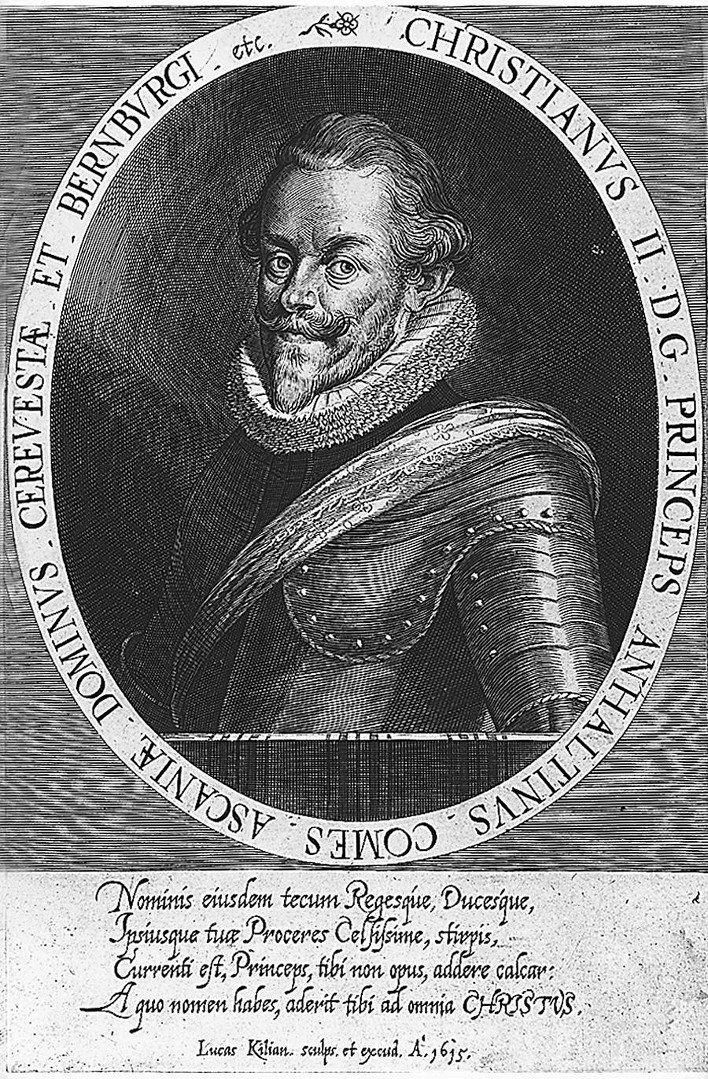 Christian I Anhalt-Bernburg Christian I, książę Anhalt-Bernburg. Dowodził wojskami protestanckimi w bitwie pod Białą Górą w 1620 r. Po przegranej schronił się najpierw w Szwecji, a następnie nawiązał współpracę z Christianem IV, królem Danii. Wielokrotnie wnosił do cesarza Ferdynanda II o łaskę i w 1624 roku dostał pozwolenie na powrót do swych posiadłości. Źródło: Lucas Kilian, Christian I Anhalt-Bernburg, 1615, miedzioryt, domena publiczna.