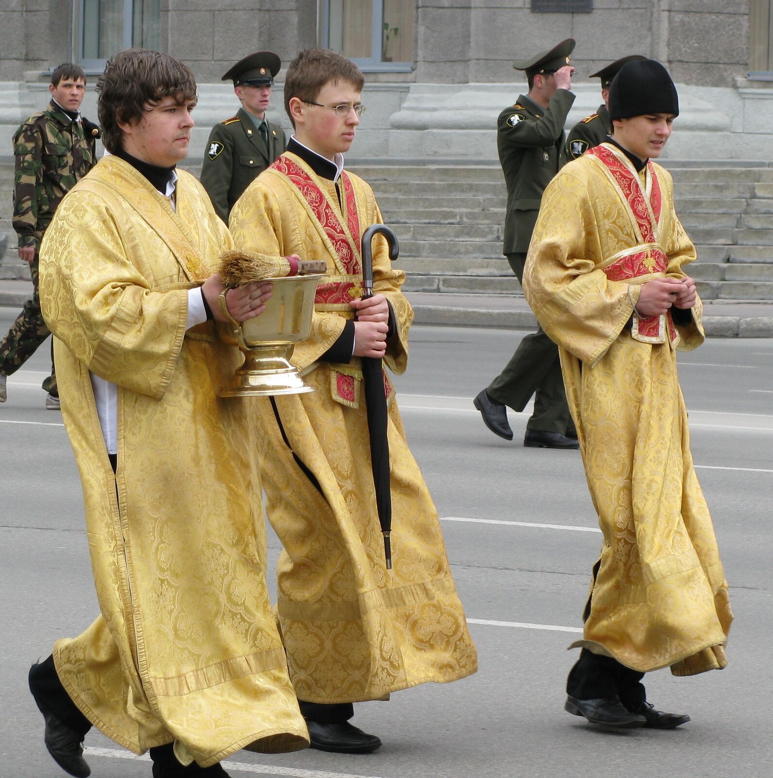 prawosławni subdiakoni Źródło: Testus, prawosławni subdiakoni, licencja: CC BY-SA 3.0.