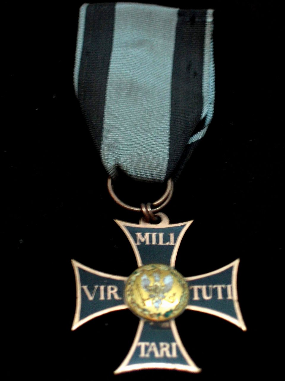 Order Virtuti Militari (1792) Order Virtuti Militari (1792) Źródło: Maciej Szczepańczyk, Fotografia, Wikimedia Commons, licencja: CC BY-SA 3.0.