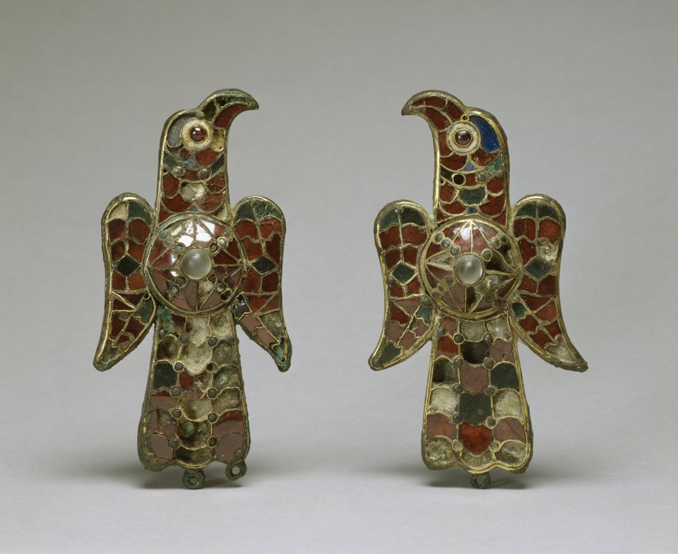 Wizygockie fibule w kształcie orłów Wizygockie fibule w kształcie orłów Źródło: Walters Art Museum, Walters Art Museum, licencja: CC BY-SA 3.0.