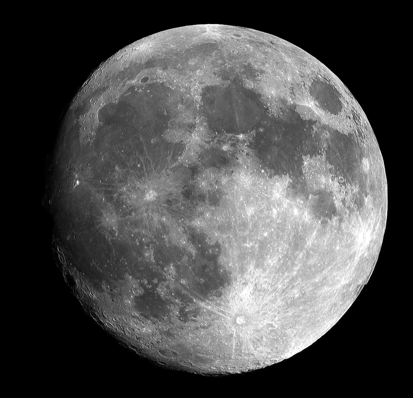 Zdjęcie Księżyca na nocnym niebie