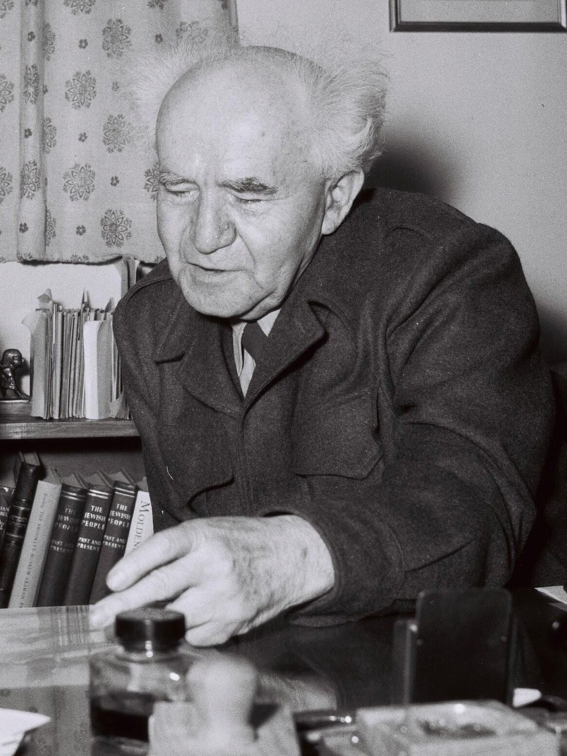 David Ben Gurion Źródło: Moshe Pridan, David Ben Gurion, Fotografia, domena publiczna.