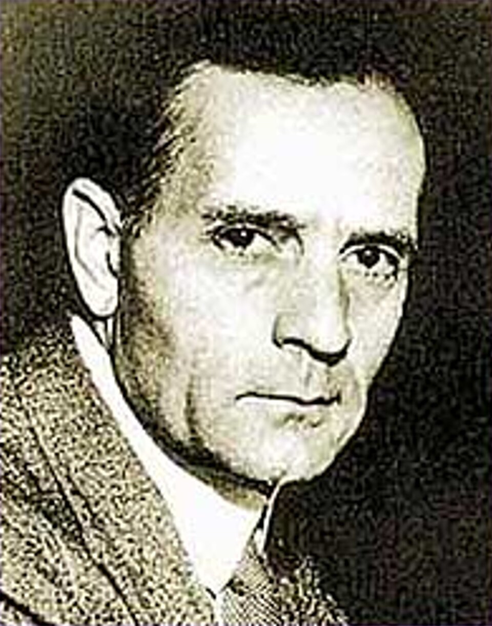 Edwin Hubble, który nie tylko wykazał, że mgławice to odległe galaktyki ale udowodnił również, że Wszechświat się rozszerza