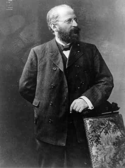 Eduardo Bernstein Eduard Bernstein (1850-1932) — niemiecki socjalista, krytyk teorii Marksa i Engelsa. Źródło: Eduardo Bernstein, 1895, German Historical Museum, Berlin, domena publiczna.
