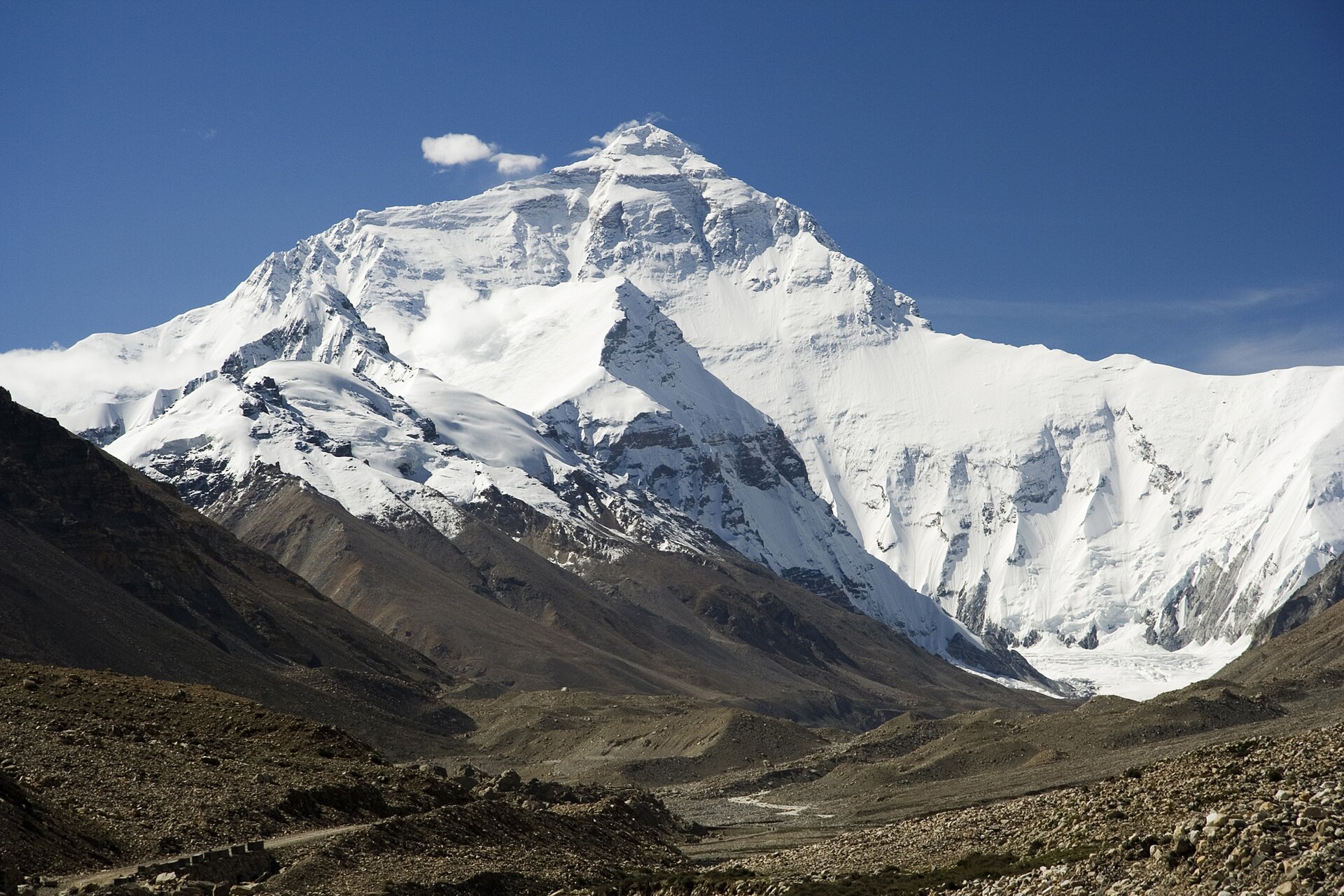 Ilustracja najwyższej góry świata - Mount Everest.