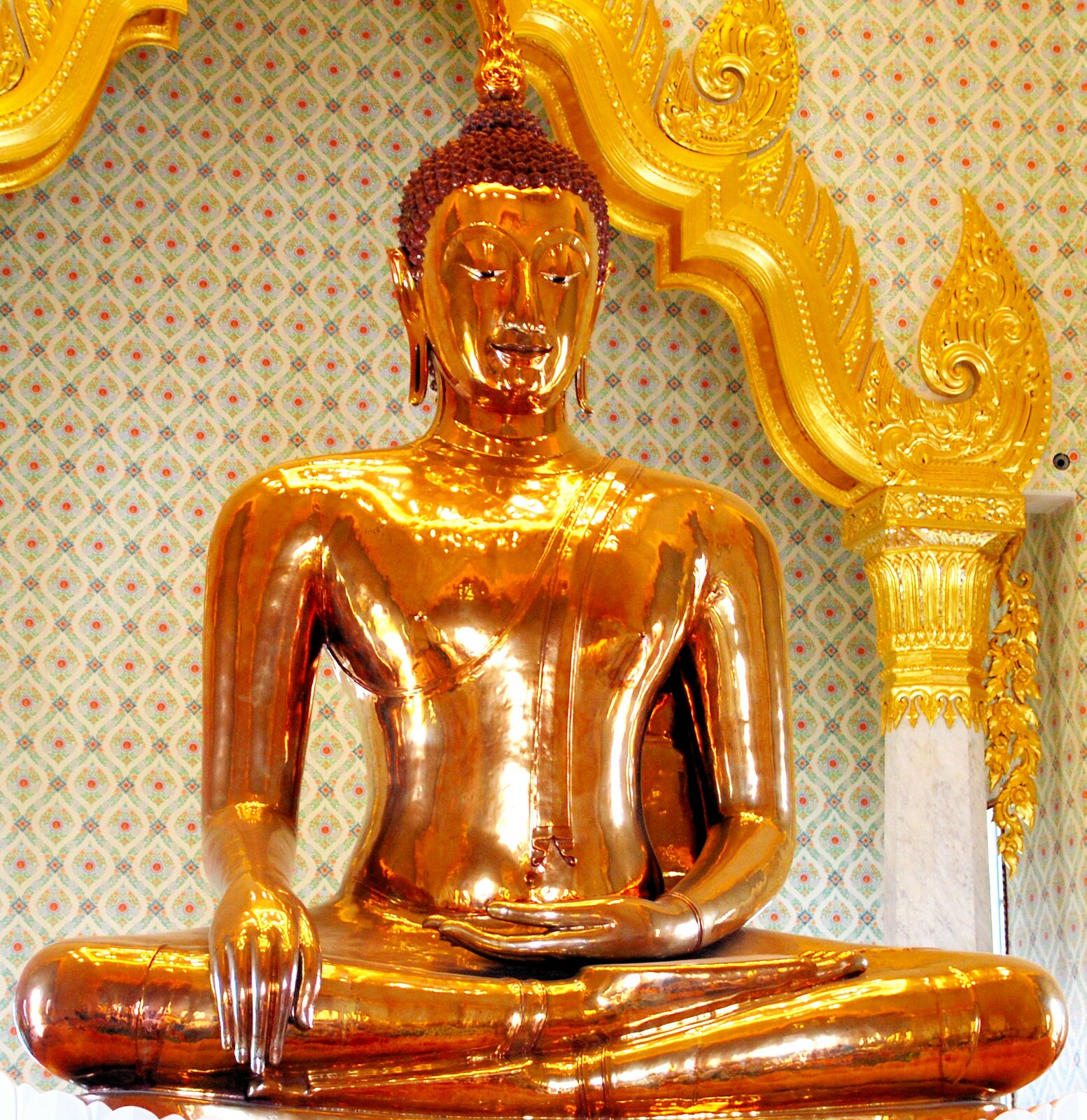 „Złoty Budda”, świątynia Wat Trimitr, Bangkok, Tajlandia „Złoty Budda”, świątynia Wat Trimitr, Bangkok, Tajlandia Źródło: Chirag Gupta, 2011, licencja: CC BY-SA 3.0.