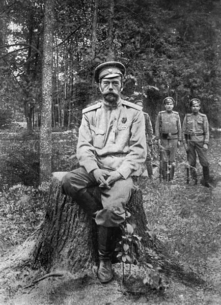 Mikołaj II po abdykacji Źródło: Mikołaj II po abdykacji, 1917, domena publiczna.