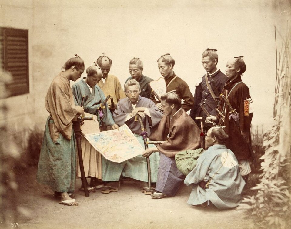 Członkowie jednego z klanów samurajskich Źródło: Felice Beato, Członkowie jednego z klanów samurajskich, 1860, domena publiczna.