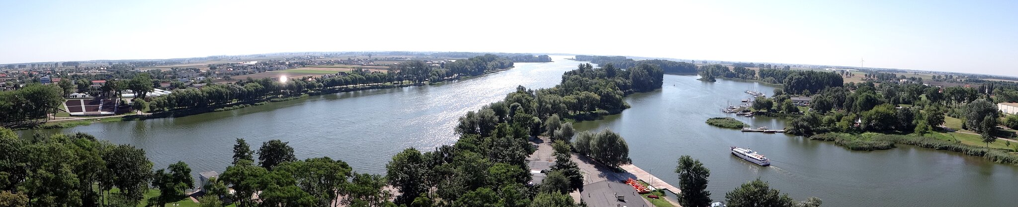 Widok na jezioro Gopło z Mysiej Wieży Widok na jezioro Gopło z Mysiej Wieży Źródło: 1bumer, licencja: CC BY-SA 3.0.