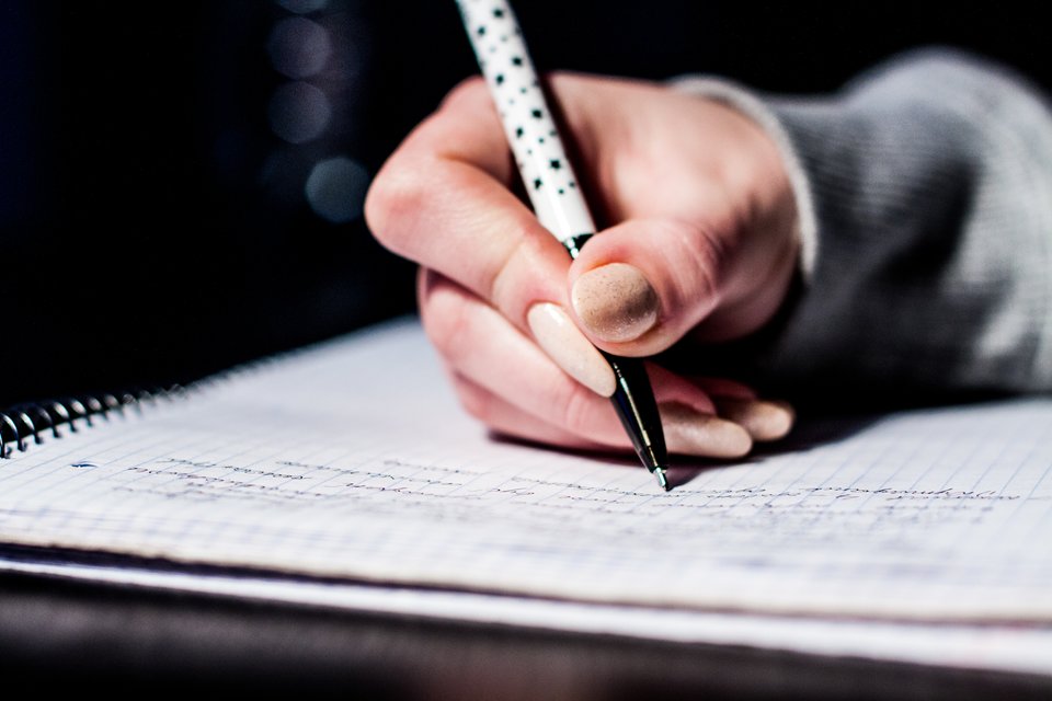 Odręczny podpis Źródło: pexels, Odręczny podpis, licencja: CC 0.