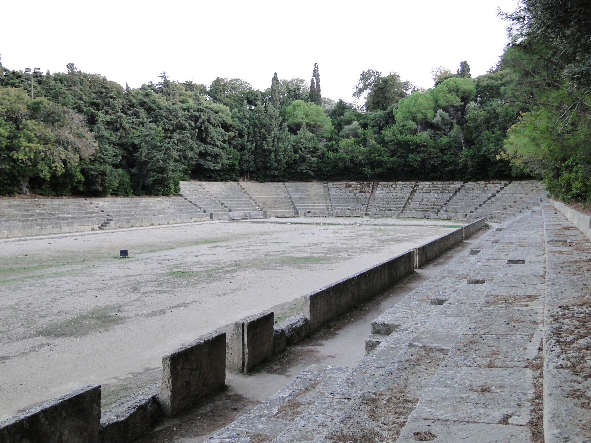 Stadion na wyspie Rodos Stadion na wyspie Rodos Źródło: Bernard Gagnon, Wikimedia Commons, licencja: CC BY-SA 3.0.