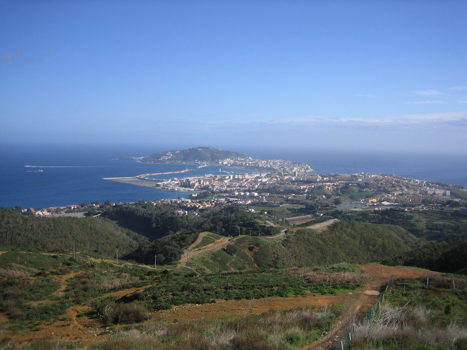 Ceuta – widok współczesny portu nad Morzem Śródziemnym Ceuta – widok współczesny portu nad Morzem Śródziemnym Źródło: kainita, Wikimedia Commons, licencja: CC BY-SA 2.0.