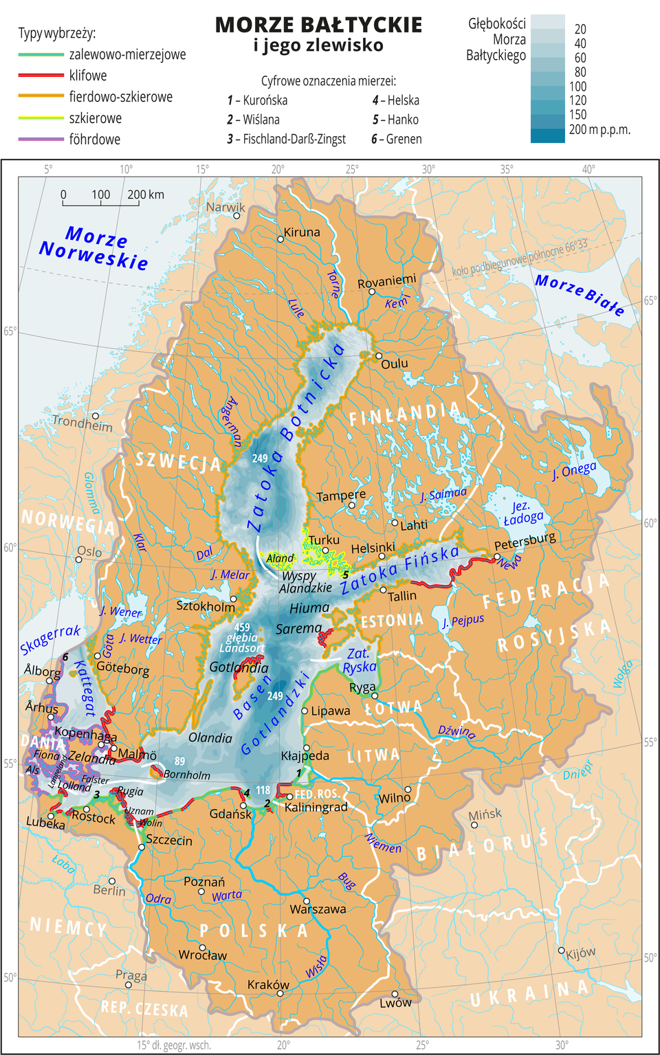 Ilustracja przedstawia mapę Morza Bałtyckiego. Natężeniem koloru niebieskiego przedstawiono głębokości , przy brzegach najpłycej. Kolorowymi konturami zaznaczono typy wybrzeży: zalewowo-mierzejowe, klifowe, fierdowo-szkierowe, szkierowe, föhrdowe. Na mapie opisano nazwy państw. Oznaczono i opisano główne miasta. Mapa pokryta jest równoleżnikami i południkami. Dookoła mapy w białej ramce opisano współrzędne geograficzne co pięć stopni. W legendzie umieszczono i opisano kolory użyte na mapie.