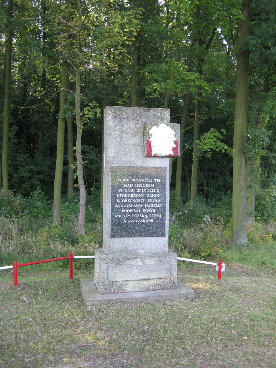 Pomnik zawarcia pokoju mełneńskiego w Mełnie Obelisk w Mełnie, upamiętniający podpisanie pokoju mełneńskiego. Źródło: Pomnik zawarcia pokoju mełneńskiego w Mełnie, 1966, domena publiczna.