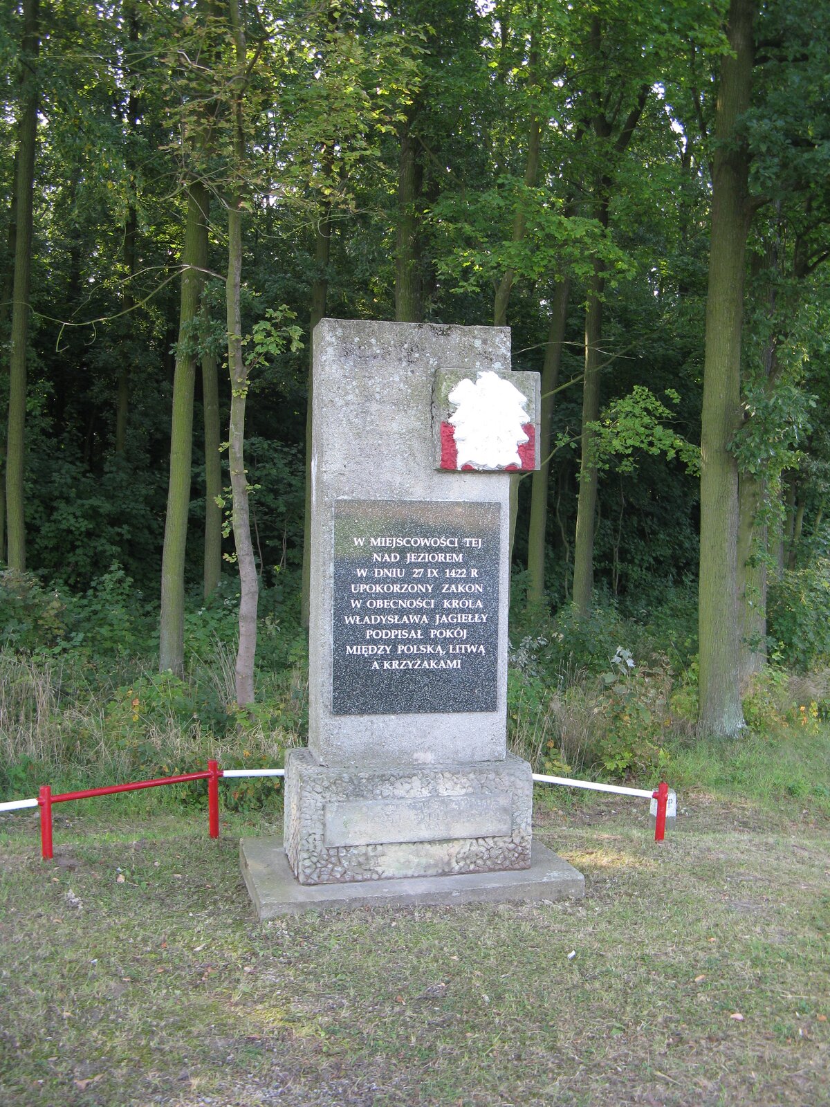 Pomnik zawarcia pokoju mełneńskiego w Mełnie Obelisk w Mełnie, upamiętniający podpisanie pokoju mełneńskiego. Źródło: Pomnik zawarcia pokoju mełneńskiego w Mełnie, 1966, domena publiczna.
