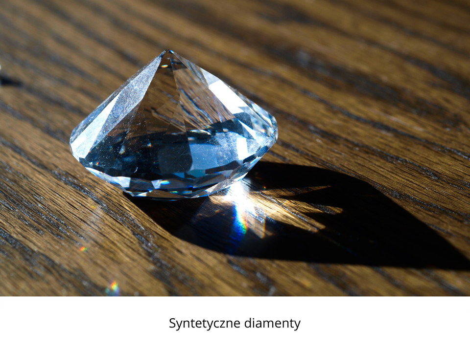 Zdjęcie przedstawiające syntetyczny diament.