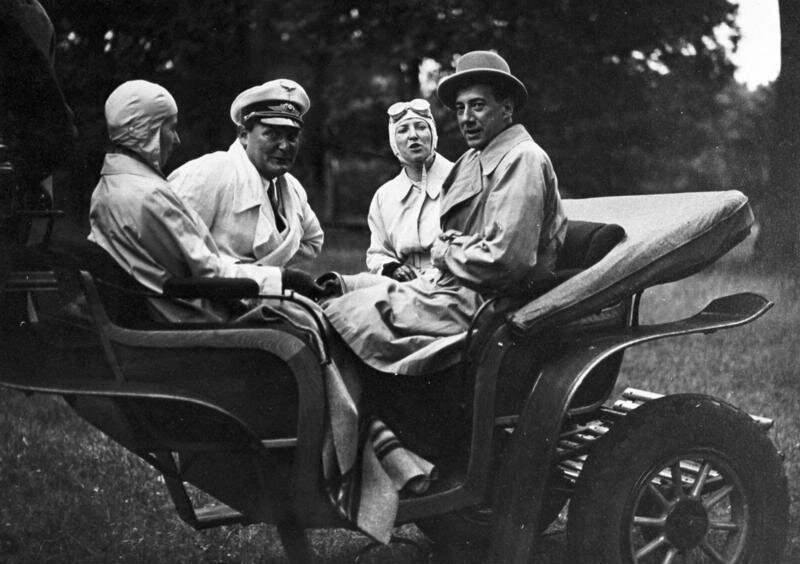 Józef Beck i Hermann Göring z małżonkami Źródło: Józef Beck i Hermann Göring z małżonkami, Fotografia, Bundesarchiv, licencja: CC BY-SA 3.0.