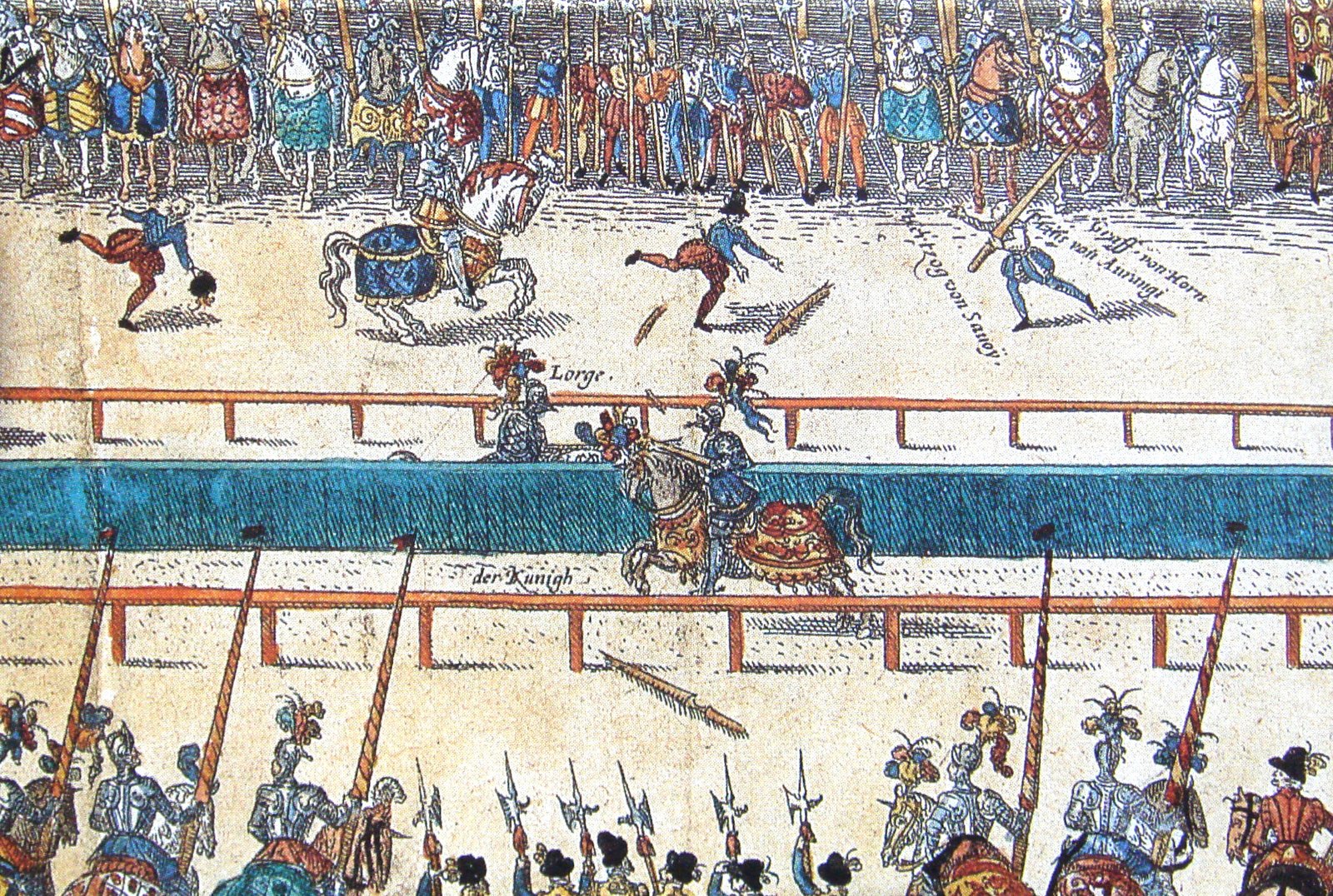 Turniej rycerski zorganizowany w Paryżu w 1559 r. Fragment kolorowanej grafiki pokazujący pojedynek Henryka II króla Francji w 1559 r. podczas turnieju w Paryżu z okazji ślubu Elżbiety de Valois, jego córki, oraz Filipa II, króla Hiszpanii, który to związek miał przypieczętować zawarty wcześniej pokój w Cateau Combrésis. Król został ranny w oko fragmentem połamanej drewnianej kopii i wkrótce zmarł. Źródło: Turniej rycerski zorganizowany w Paryżu w 1559 r., domena publiczna.