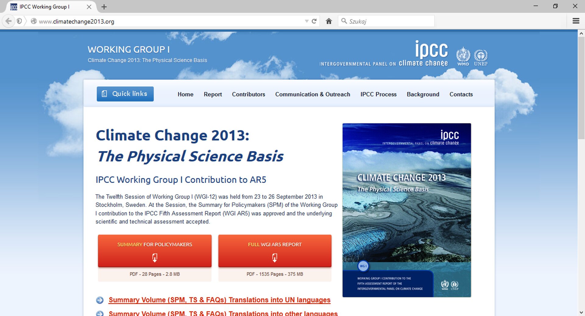Na zdjęciu zrzut ekranowy ze strony głównej portalu www.cimatechange2013.org, z prawej strony okładka Piątego Raportu IPCC opublikowanego przez Międzyrządowy Zespół ds. Zmian Klimatu. Na okładce zdjęcie fragmentu powierzchni kuli ziemskiej, w tle chmury.