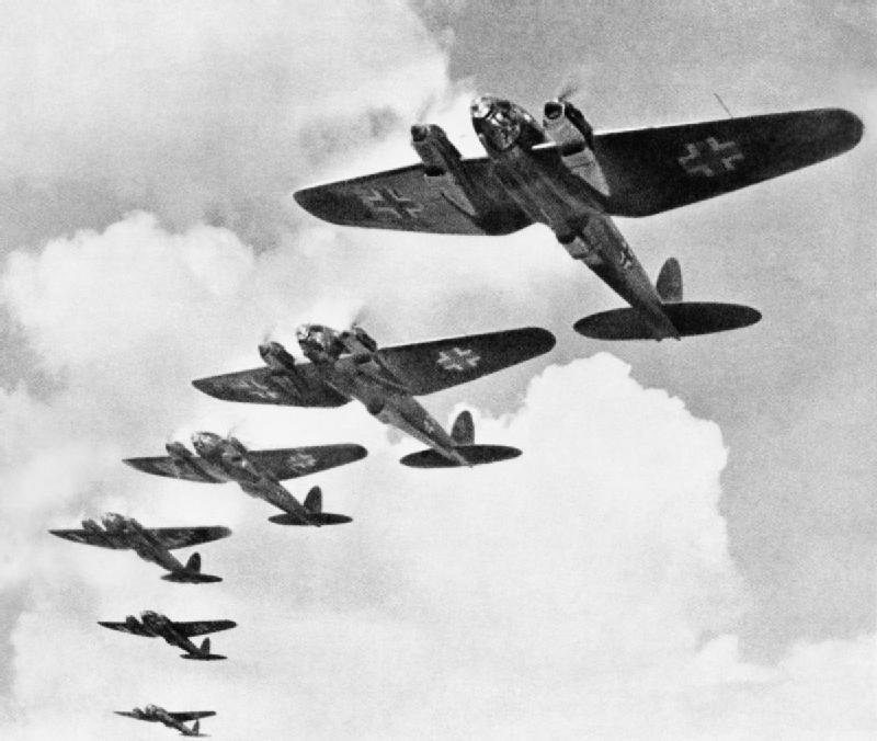 Niemieckie bombowce Heinkel He 111 Niemcy stracili blisko połowę swoich maszyn użytych w bitwie o Anglię Źródło: Niemieckie bombowce Heinkel He 111, Fotografia, Imperialne Muzeum Wojny, domena publiczna.
