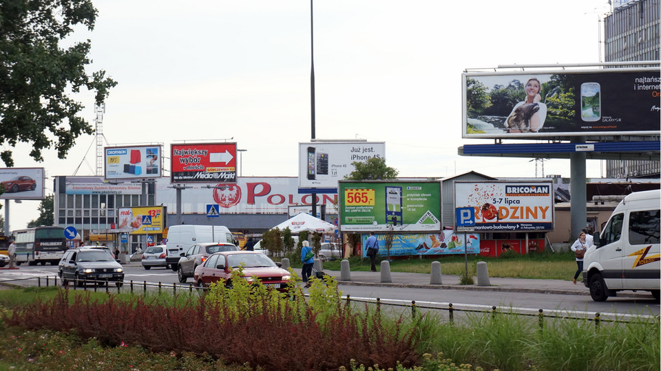 Reklamy szpecą miasta Reklamy szpecą miasta Źródło: domena publiczna.