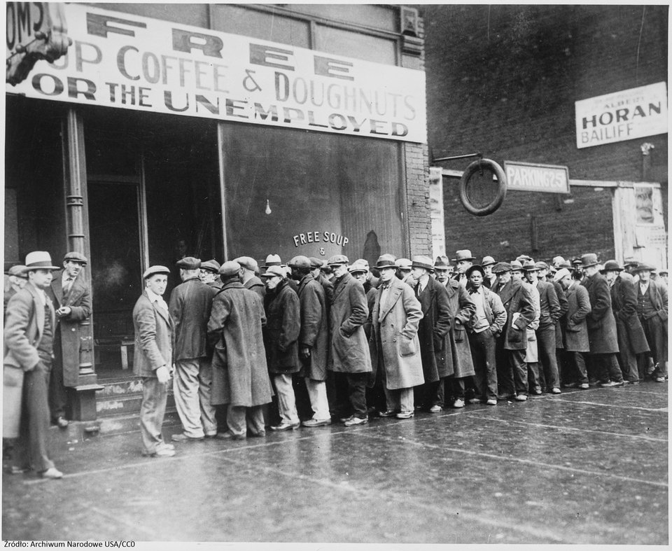 Jadłodajnia dla bezrobotnych (otwarta przez AL. Capone) Źródło: Jadłodajnia dla bezrobotnych (otwarta przez AL. Capone), Fotografia, Archiwum Narodowe USA, domena publiczna.