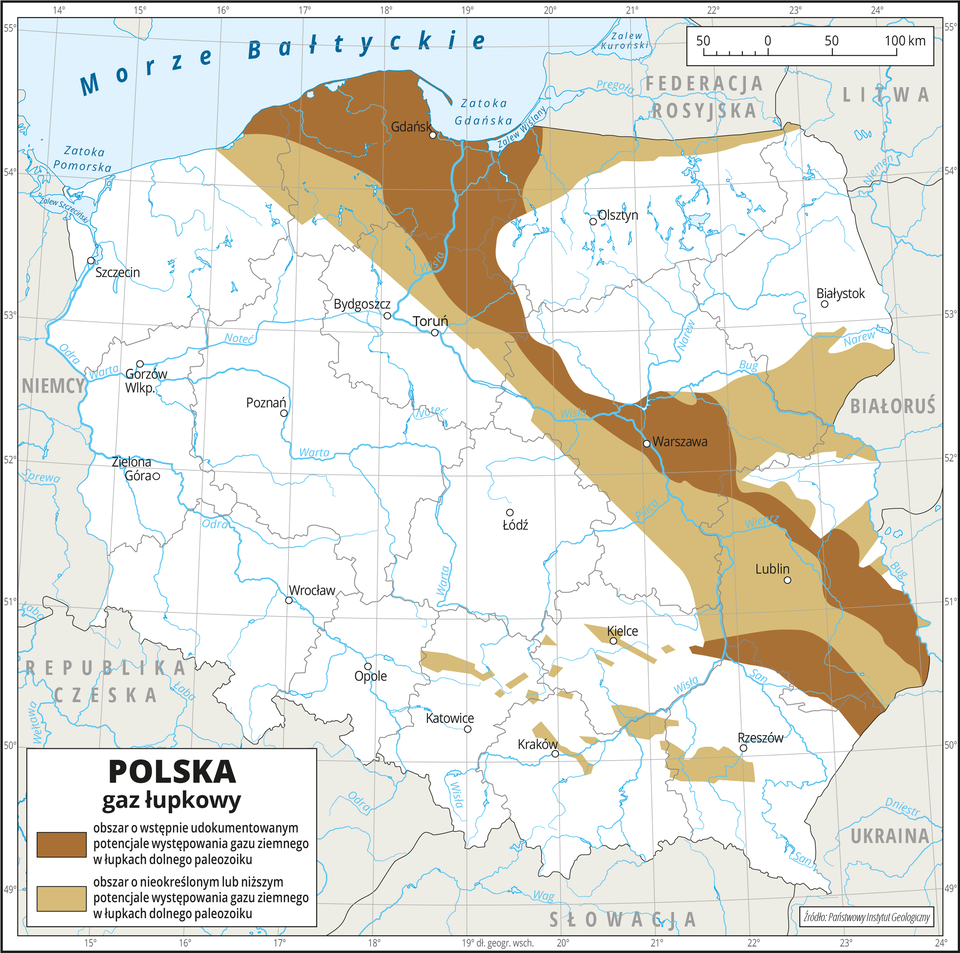 Ilustracja przedstawia mapę Polski. Na mapie przedstawiono występowanie gazu łupkowego. Kolorem ciemnobrązowym przedstawiono obszar o wstępnie udokumentowanym potencjale występowania gazu ziemnego, a obszarem jasnobrązowym – obszar o nieokreślonym lub niższym potencjale występowania gazu ziemnego. Oba obszary występowania gazu łupkowego biegną z północy na południowy wschód i obejmują województwo pomorskie, północną część województwa warmińsko-mazurskiego, północno-zachodnią część województwa kujawsko-pomorskiego, centralną część województwa mazowieckiego i województwo lubelskie przy czym kolor ciemnobrązowy ma znacznie węższy zasięg niż kolor jasnobrązowy. Na mapie przedstawiono granice województw, przedstawiono i opisano hydrografię oraz miasta wojewódzkie. Dookoła mapy w białej ramce opisano współrzędne geograficzne co jeden stopień. Na dole mapy w legendzie opisano kolory użyte na mapie.