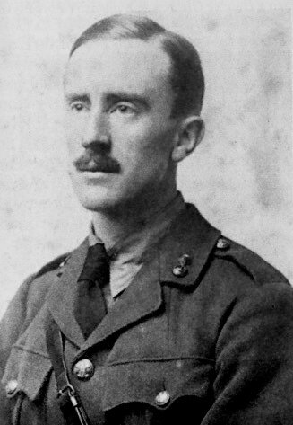 John R.R. Tolkien John R.R. Tolkien Źródło: zdjęcie czarno-białe, domena publiczna.