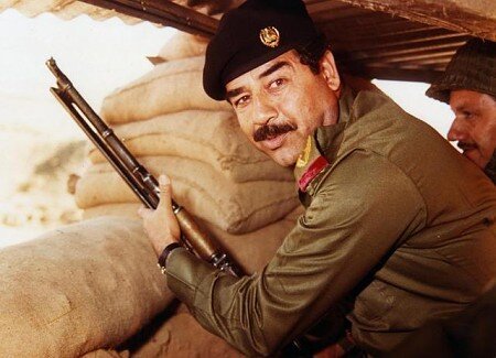 Saddam Husajn (1937–2006) – iracki polityk, dyktator Saddam Husajn (1937–2006) – iracki polityk, dyktator Źródło: AFP/Getty-images, Fotografia, domena publiczna.