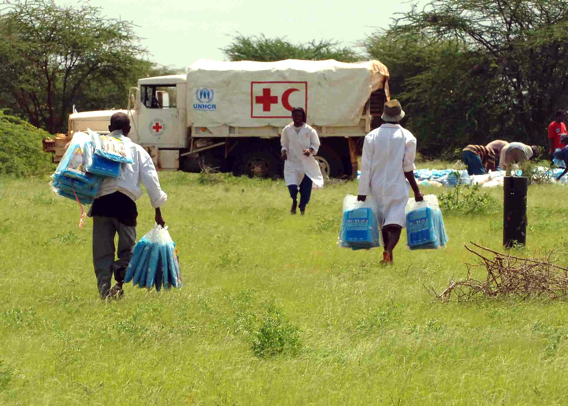 Pomoc dla uchodźców w obozie w Dadaab, w Kenii Źródło: Pomoc dla uchodźców w obozie w Dadaab, w Kenii, domena publiczna.