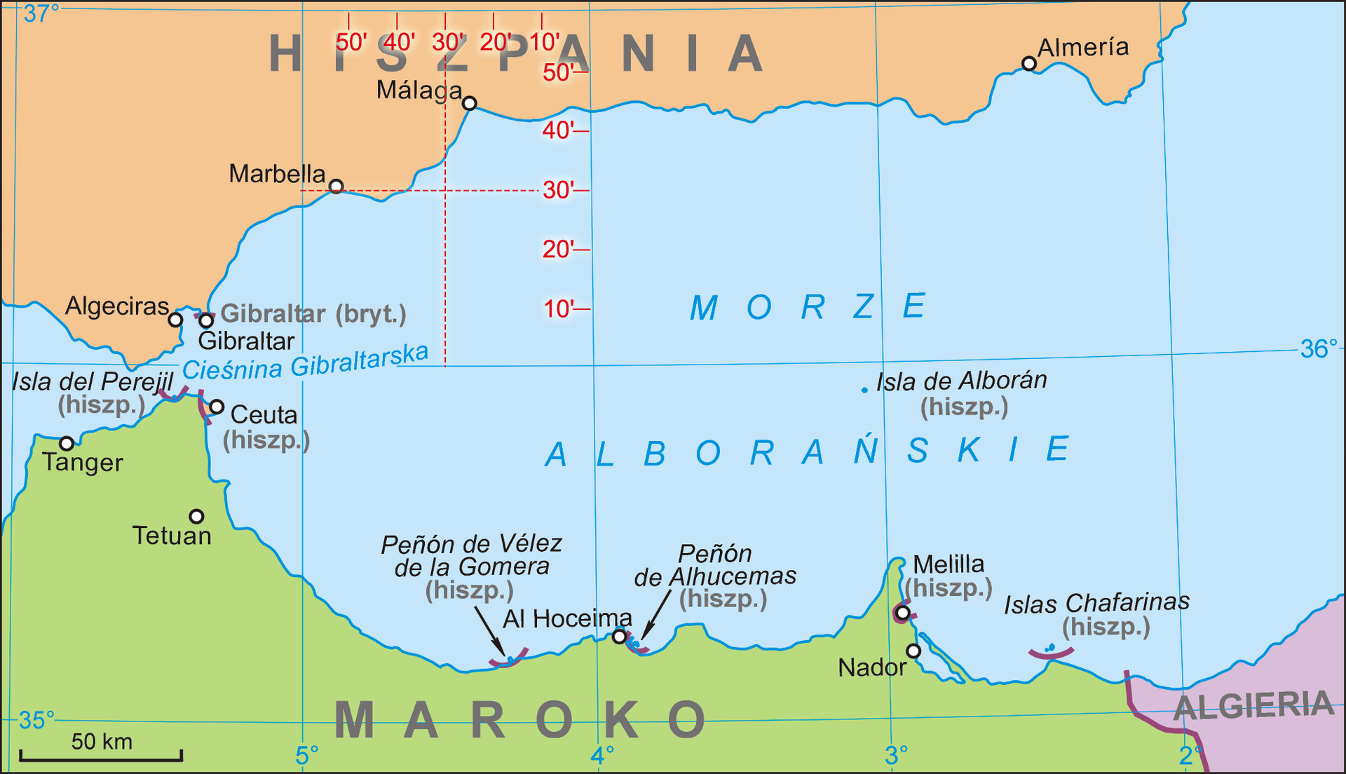 Ilustracja przedstawia mapę w kształcie prostokąta. Prostokąt ułożony poziomo. Środek mapy w kolorze niebieskim to Morze Alborańskie. Wzdłuż dolnej krawędzi mapy wybrzeże Afryki. Linia brzegowa Afryki na mapie znajduje się około dwa centymetry od krawędzi mapy. Wzdłuż zmiennej linii brzegowej zaznaczone są największe miasta. Nazwy miast w języku hiszpańskim. W prawym dolnym rogu państwo Algieria. Lewą stronę mapy zajmuje wysunięta na północ część lądu. Na wysuniętej części znajdują się miasta Tanger, Ceuta oraz Tetuan. Wzdłuż górnej krawędzi mapy rozciąga się wybrzeże Hiszpanii. Lewa strona mapy to wysunięta część lądu w kierunku południowym. Mapa pokryta jest siatką równoleżników i południków. Siatka opisana jest na brzegach mapy.