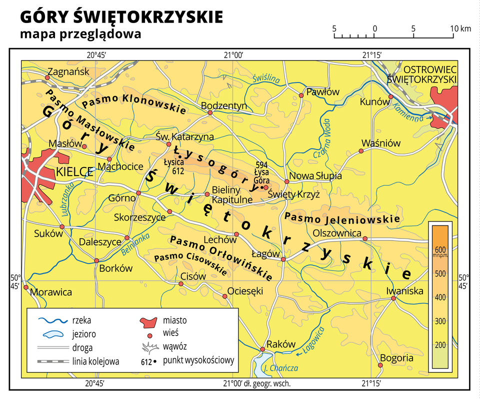 Ilustracja przedstawia mapę przeglądową Gór Świętokrzyskich. Na mapie dominuje kolor żółty oznaczający obszary powyżej dwustu metrów nad poziomem morza i kolor pomarańczowy oznaczający obszary o wysokości powyżej czterystu metrów nad poziomem morza. Oznaczono i opisano miasta, rzeki, jeziora i punkty wysokościowe. Opisano pasma górskie. Na mapie przedstawiono drogi i linie kolejowe. Dookoła mapy w białej ramce opisano współrzędne geograficzne co piętnaście minut. W legendzie opisano znaki użyte na mapie.