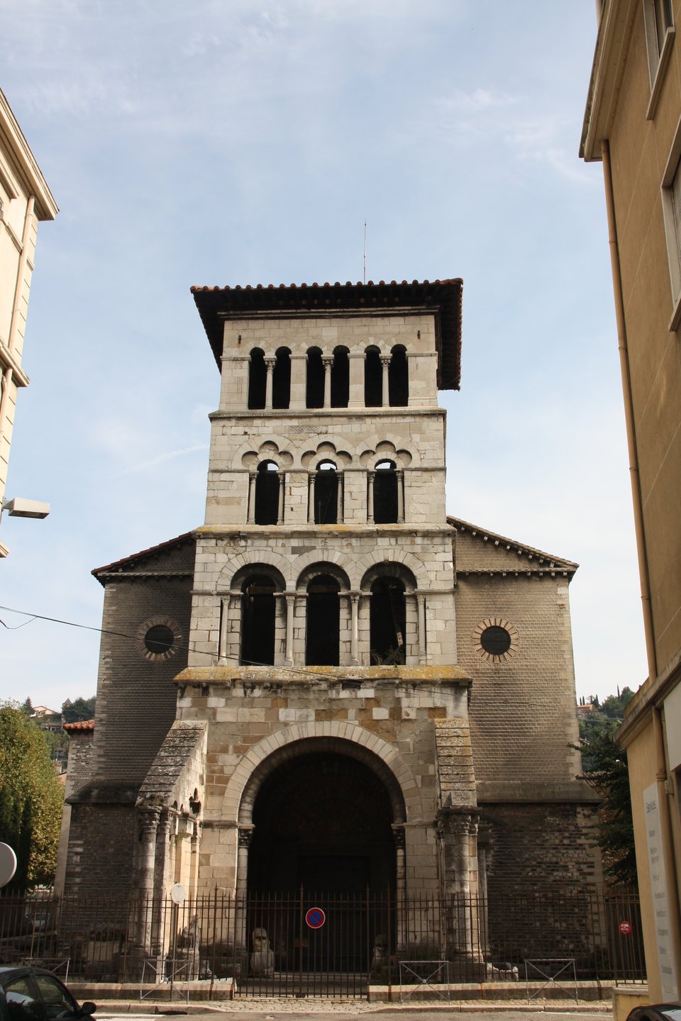 Kościół św. Marcina w Vienne, Francja Kościół św. Marcina w Vienne, Francja Źródło: Otourly, licencja: CC BY-SA 3.0.