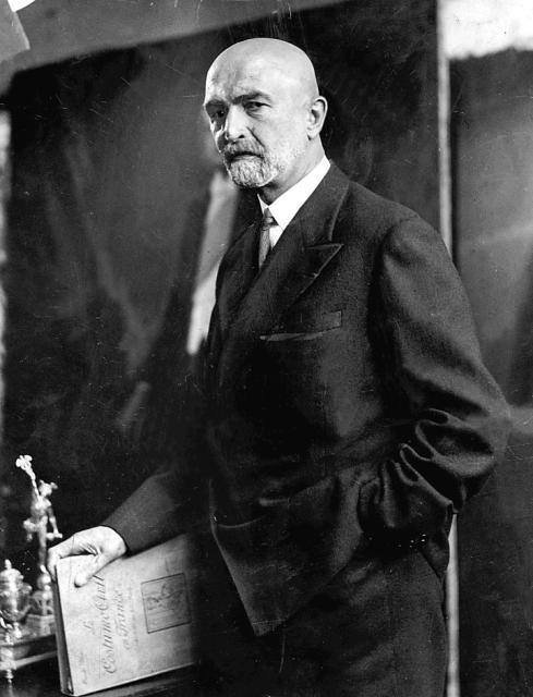 Walery Sławek (1879–1939) – bliski współpracownik Piłsudskiego. Początkowo w PPS, potem w Legionach i POW. Parokrotny premier w okresie rządów sanacji. Założyciel i prezes BBWR. W 1939 roku popełnił samobójstwo Źródło: Walery Sławek (1879–1939) – bliski współpracownik Piłsudskiego. Początkowo w PPS, potem w Legionach i POW. Parokrotny premier w okresie rządów sanacji. Założyciel i prezes BBWR. W 1939 roku popełnił samobójstwo, domena publiczna.