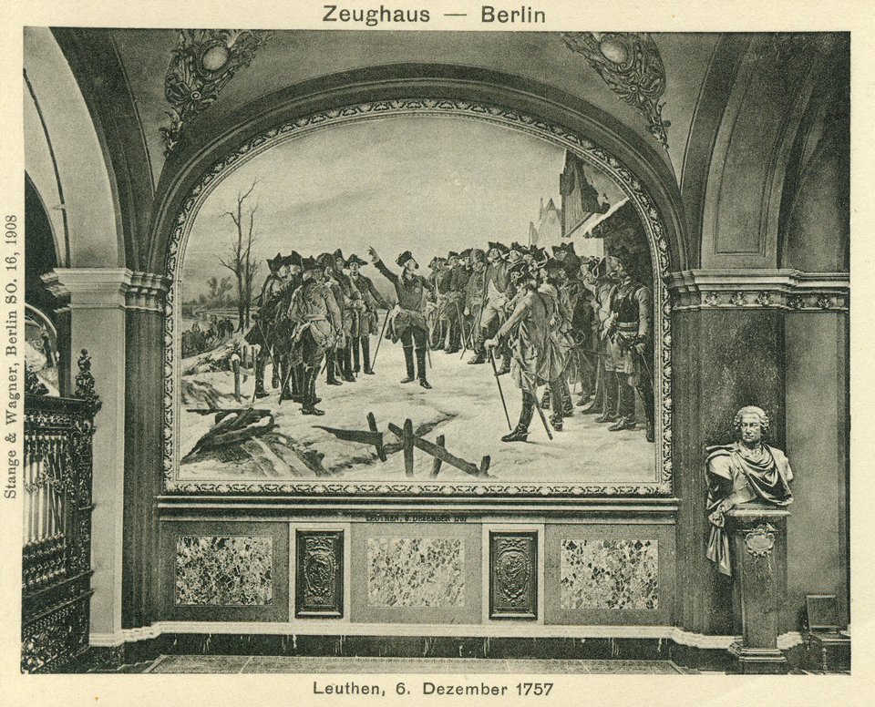 Bitwa pod Lutynią Bitwa pod Lutynią na zachód od Wrocławia (1757), Austria rozbita przez Fryderyka II – pocztówka pokazująca obraz „Fryderyk II po bitwie pod Lutynią", który był eksponowany w Berlinie w tzw. „Hali Chwały" w berlińskim arsenale - wystawa w 1945 przestała istnieć; część obrazów i rzeźb uległa zniszczeniu, prawdopodobnie również ten. Źródło: Fritz Roeber, Bitwa pod Lutynią, ok. 1890, domena publiczna.