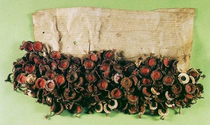 Akt konfederacji warszawskiej z 1573. z pieczęciami osób, które podpisały dokument. Akt konfederacji warszawskiej z 1573. z pieczęciami osób, które podpisały dokument. Źródło: Archiwum Główne Akt Dawnych w Warszawie, domena publiczna.