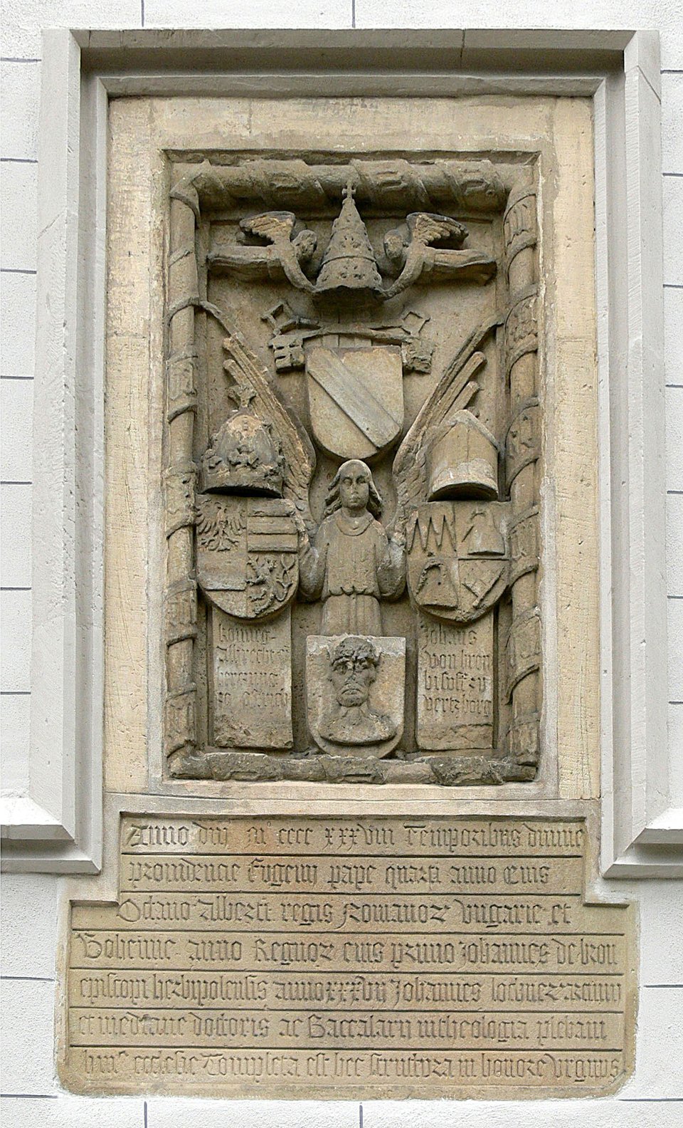 Tablica herbowa z kościoła w Hassfurt (Niemcy) Jedna z 248 tablic herbowych umieszczonych w Kaplicy Rycerskiej św. Marii w miejscowości Hassfurt w Niemczech. Źródło: Tablica herbowa z kościoła w Hassfurt (Niemcy), 1431, domena publiczna.