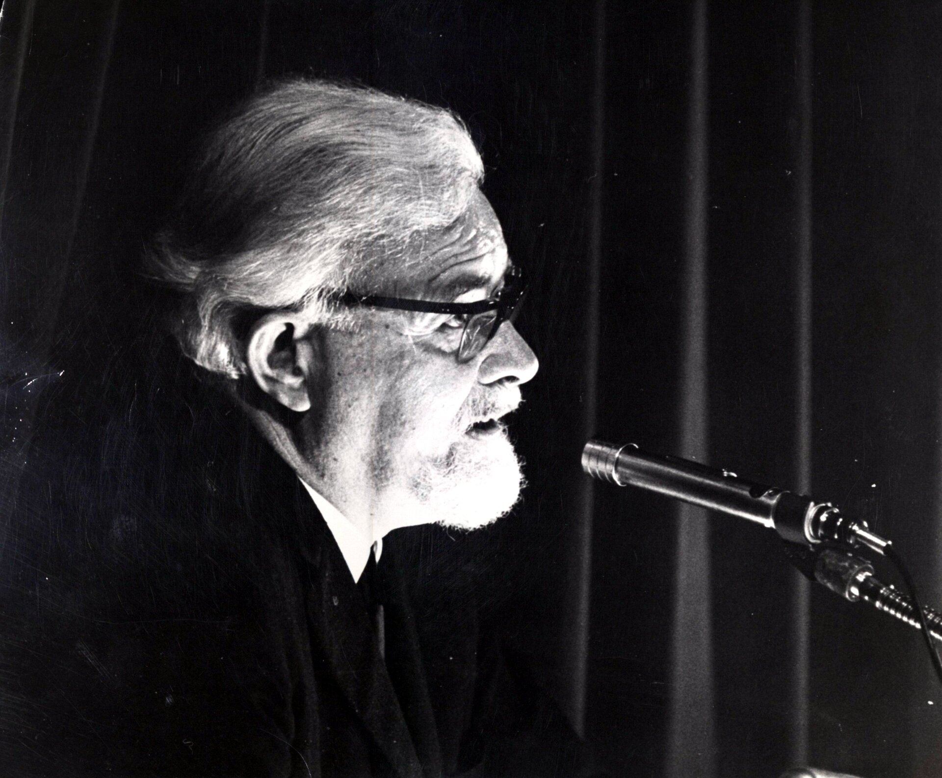 Terence Hanbury White Terence Hanbury White Źródło: fotografia archiwalna, licencja: CC BY-SA 2.0.