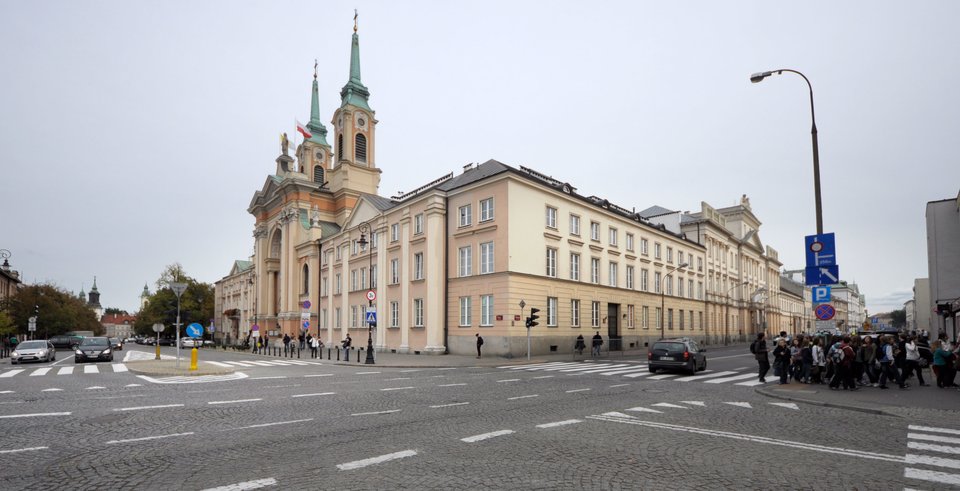 Klasztor i kościół pijarów przy ul Miodowej 16 w Warszawie. Obecnie katolicka katedra polowa Wojska Polskiego. Klasztor i kościół pijarów przy ul Miodowej 16 w Warszawie. Obecnie katolicka katedra polowa Wojska Polskiego. Źródło: ZeroJeden, Wikimedia Commons, licencja: CC BY-SA 3.0.