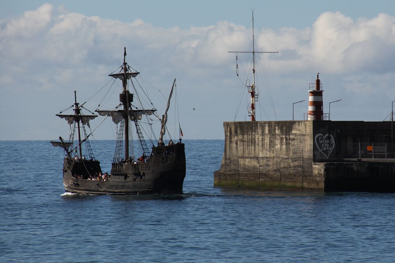 Repliki statków Kolumba – Santa Maria Repliki statków Kolumba – Santa Maria Źródło: Ben Salter, 2011, Wikimedia Commons, licencja: CC BY 2.0.