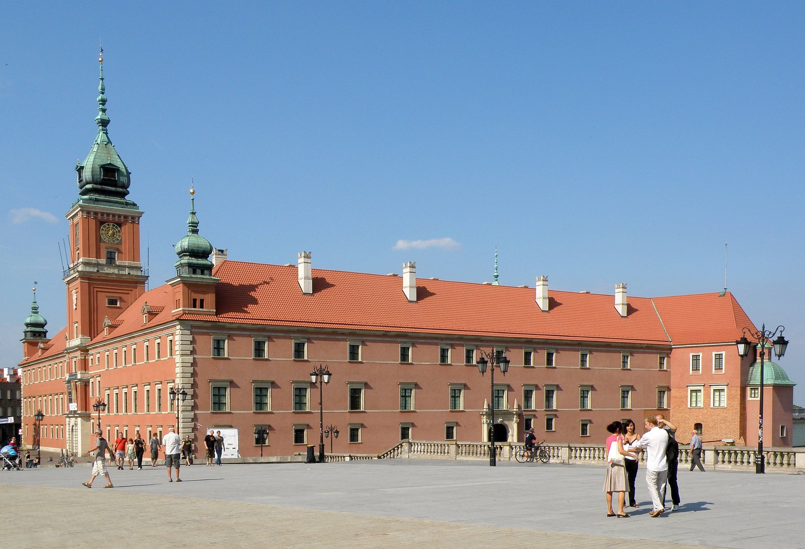 zdjęcie przedsatwia zamek królewski w Warszawie