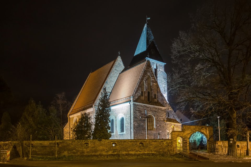na zdjęciu kościół obronny pod wezwaniem Wniebowstąpienia Pana Jezusa z 1473 r. w Jaszkotlu koło Wrocławia