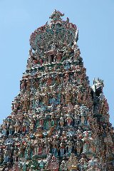 Górna część gopuru świątyni Sri Meenakshi